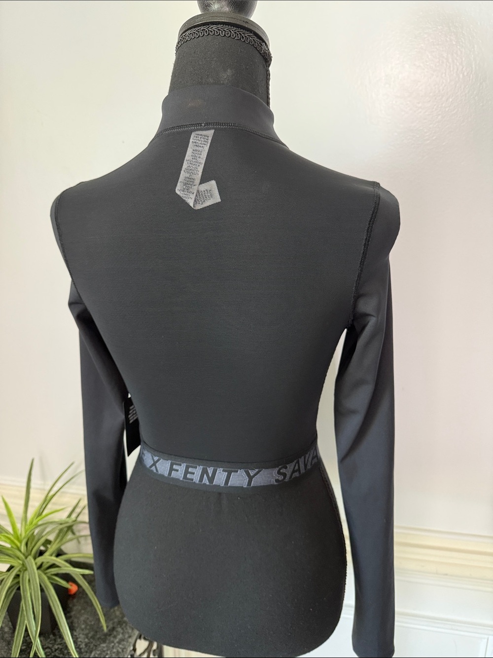 NWT Savage X Fenty Main Player Black Long-Sleeve Cropped Half Zip Top S - Picture 4 of 6